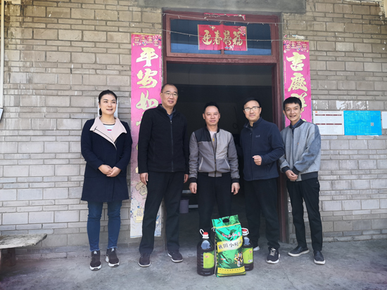 集團(tuán)公司黨委書記、董事長(zhǎng)周燕賓一行調(diào)研脫貧攻堅(jiān)工作